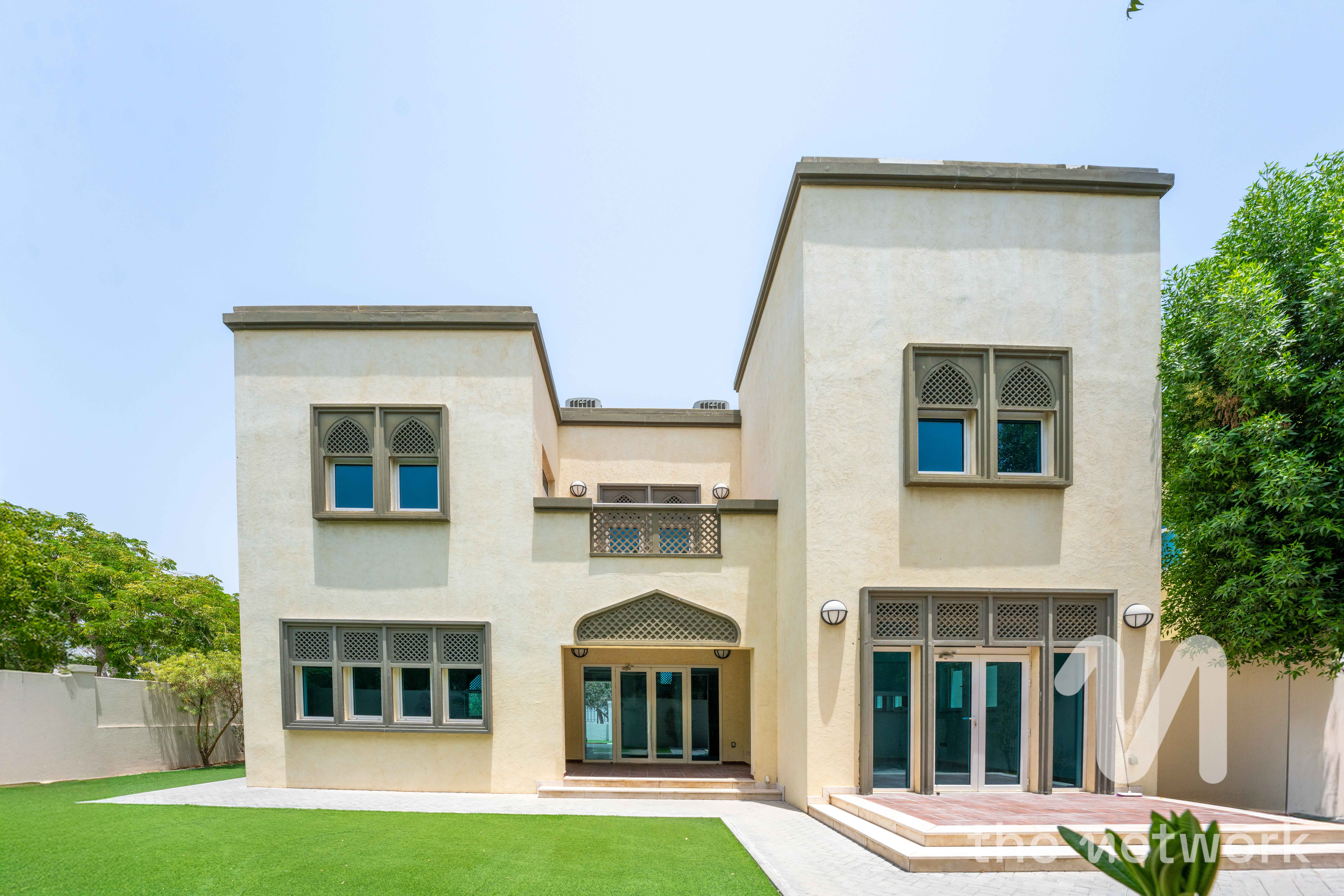 Upgraded 3BR Regional Villa | Jumeirah Park Rent