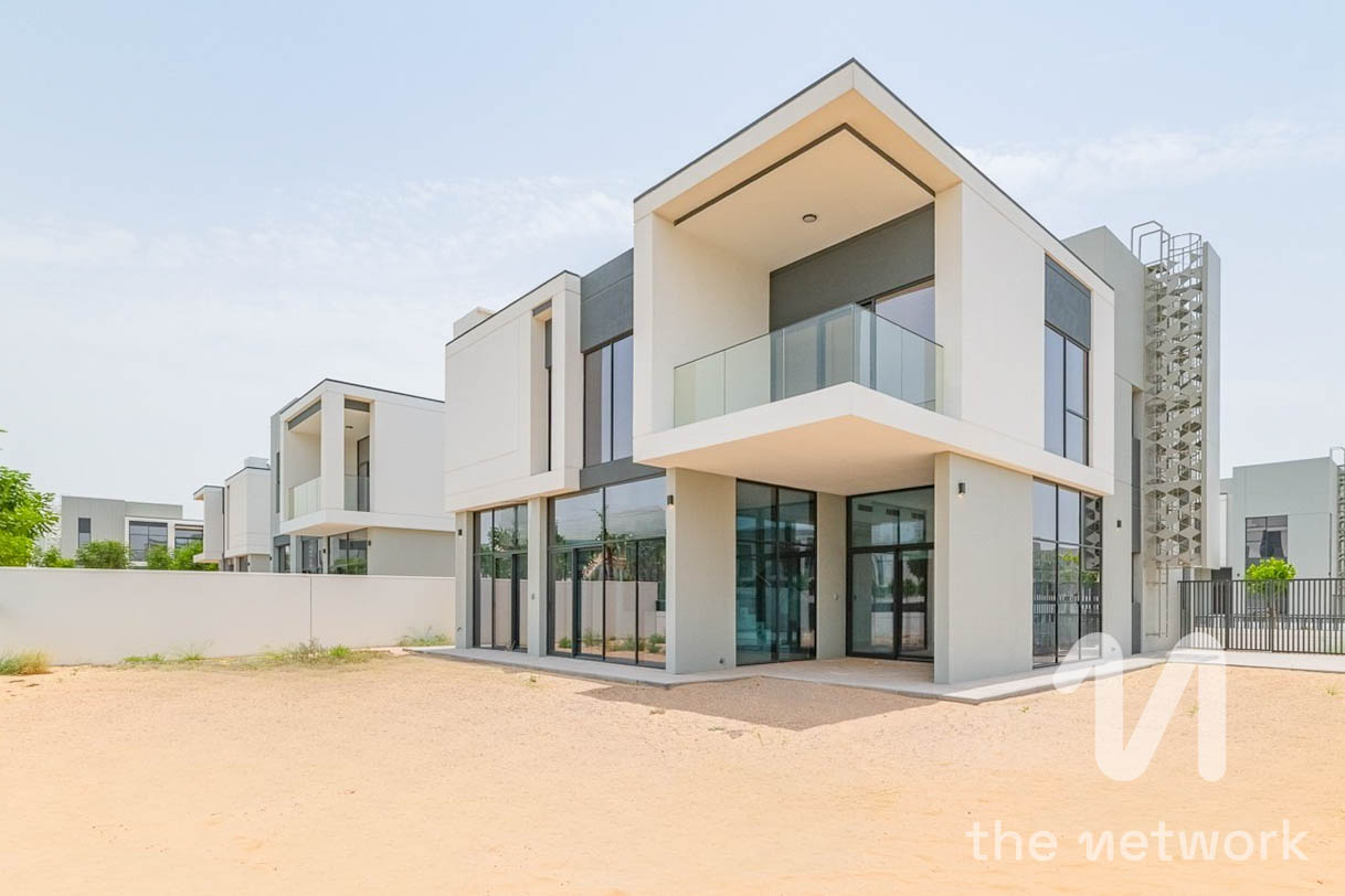 5BR Villa | Large Corner Plot | Next to Park