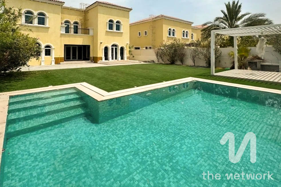 Vacant | Private Pool | Well-Maintained