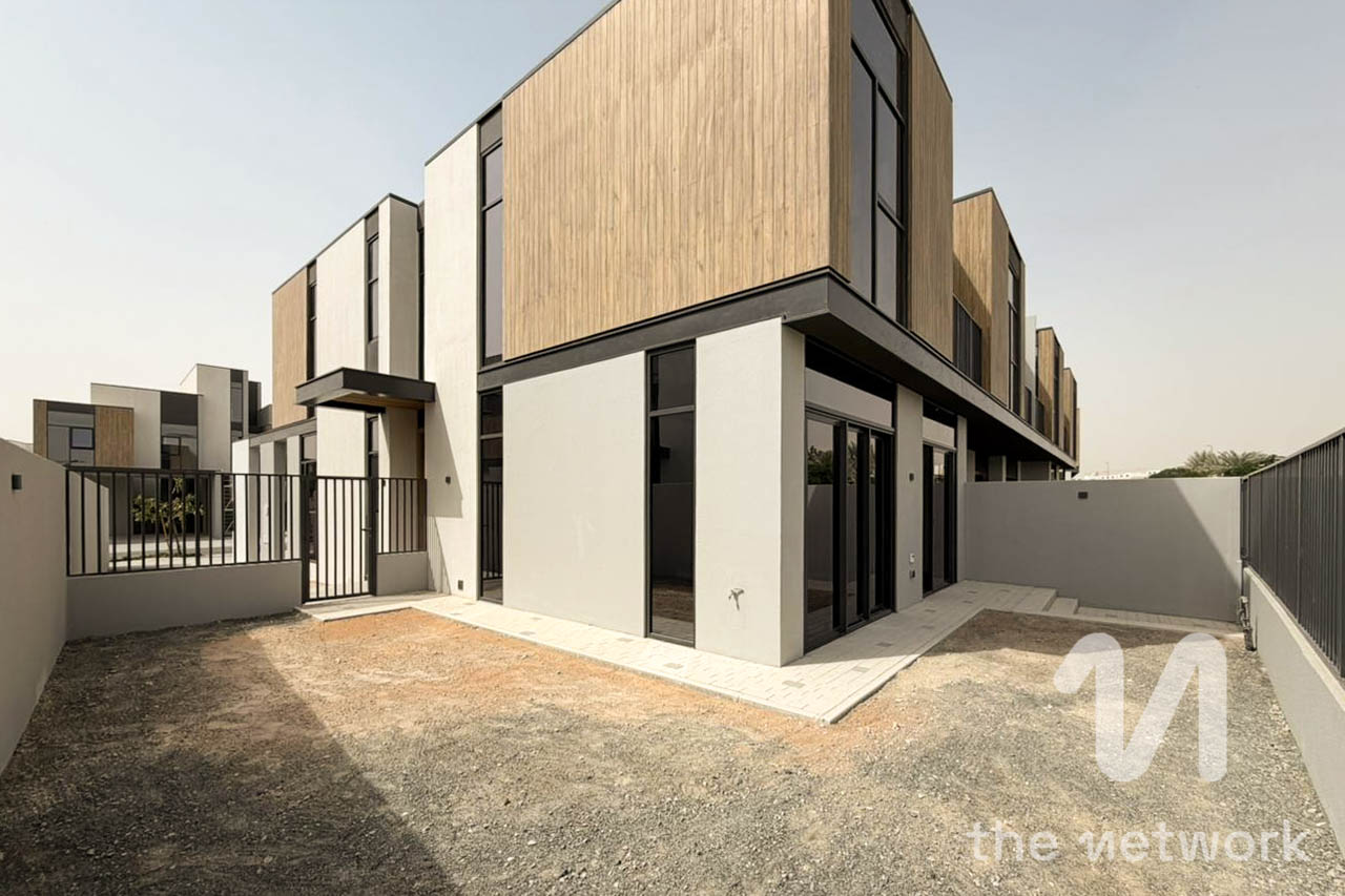 Next to pool | Type G+1 | Direct on park