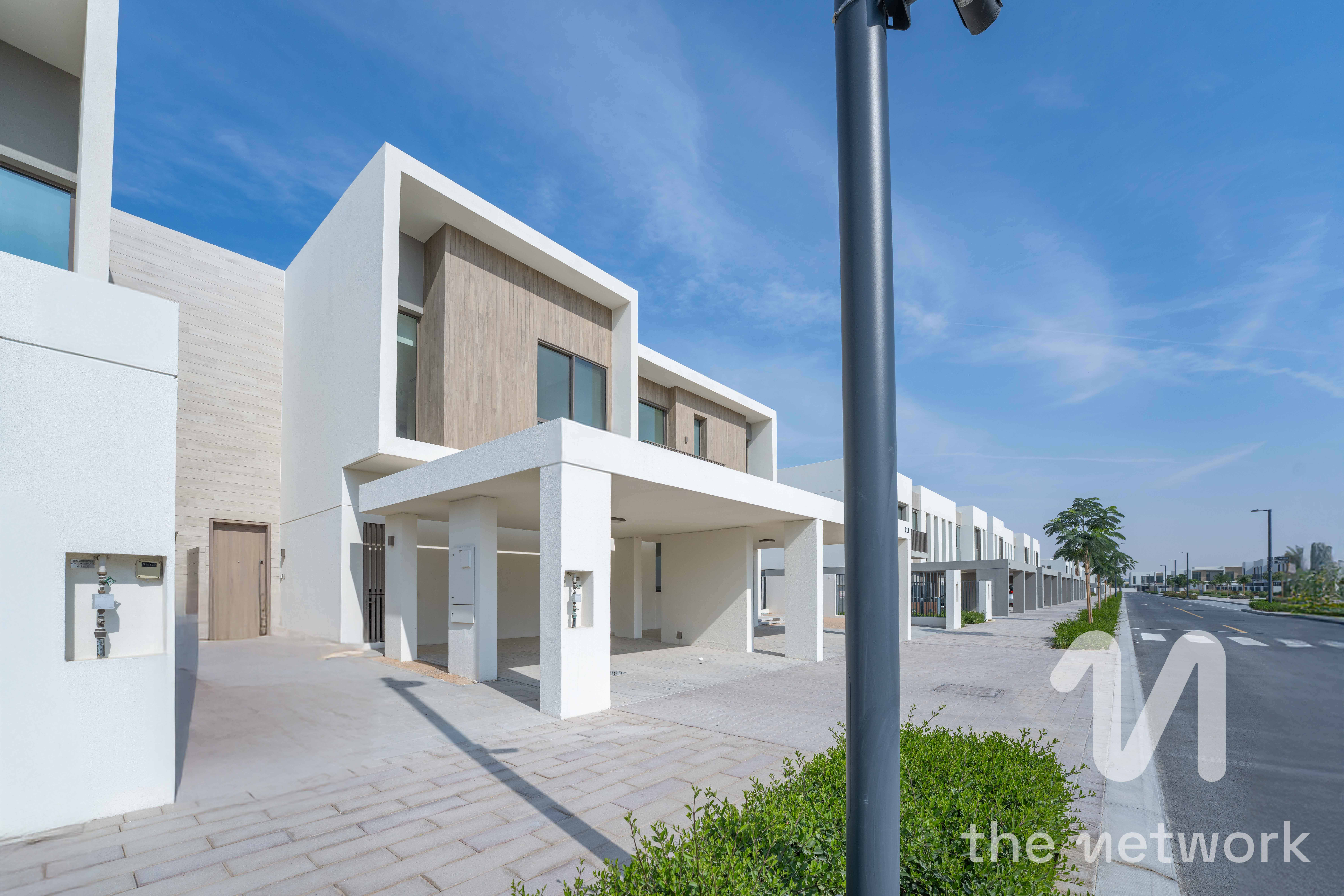 Price to Sell | Near Pool and Park | Bold Layout