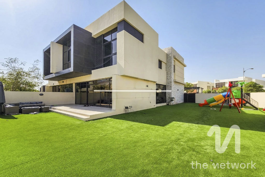 Stunning 4Bed Villa | Vacant | Large Plot