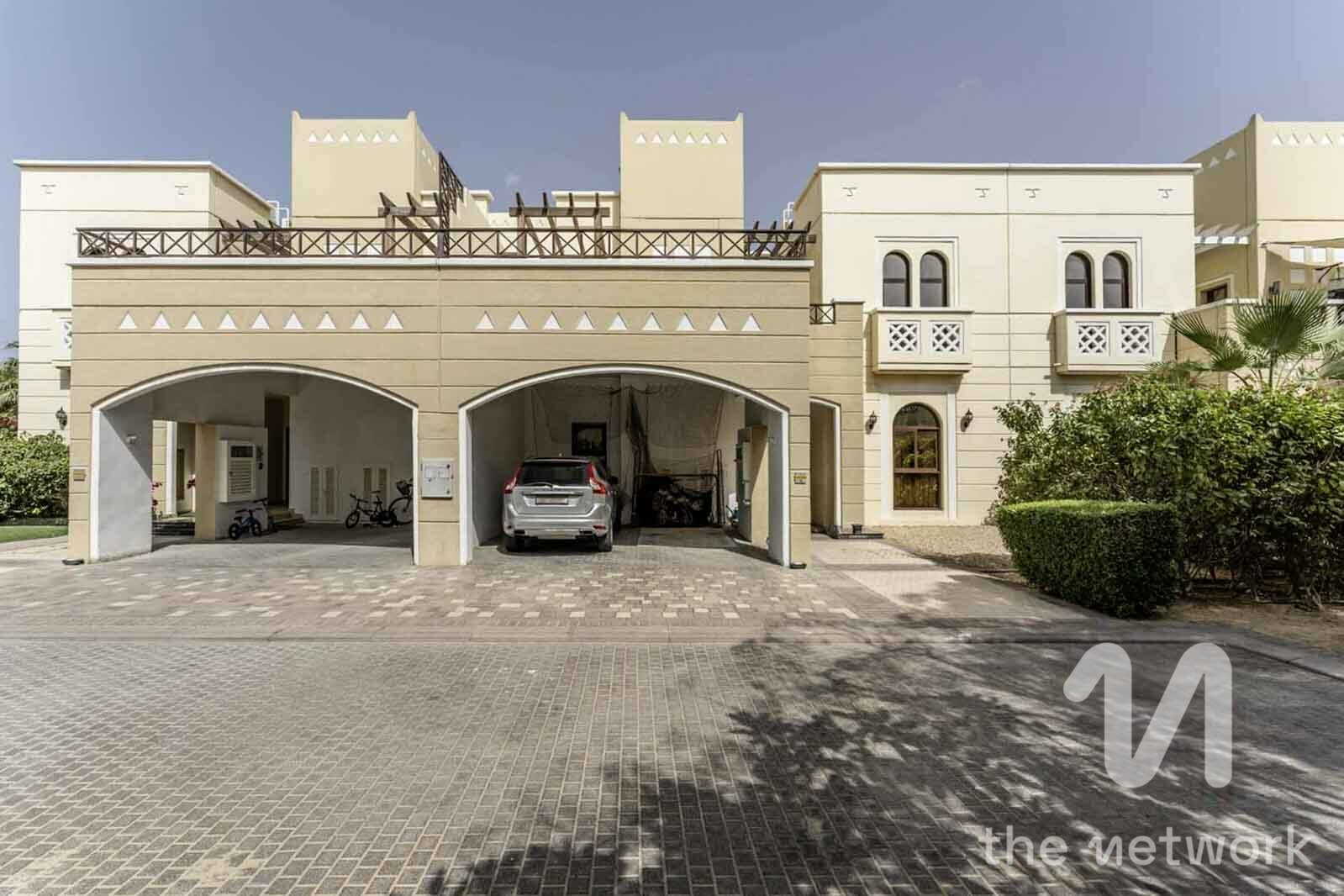 Vacant | Mid Unit | Spacious Landscaped Garden
