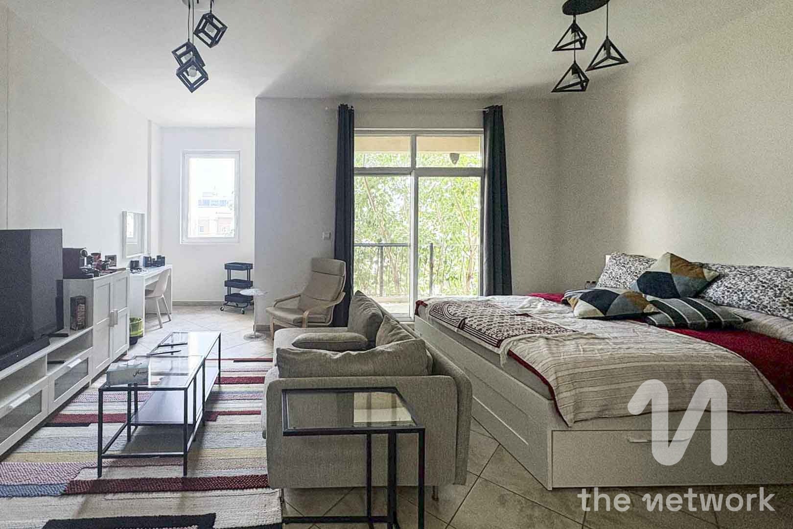 Bright Studio| Large Layout | Community View