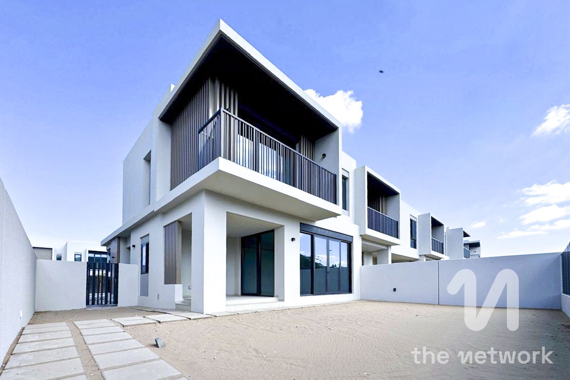 Single Row | Corner | Vastu | Close To Pool
