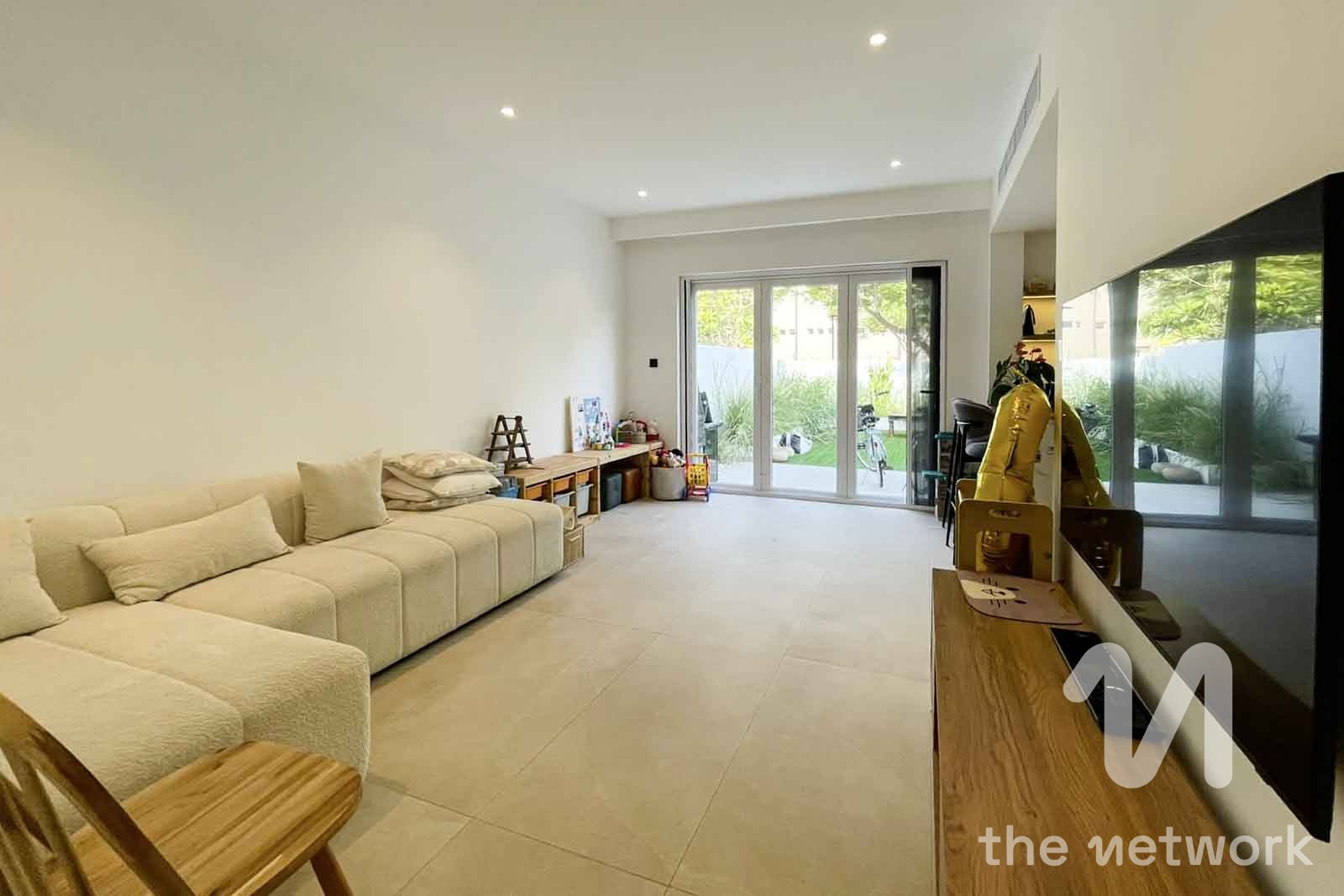 Fully Renovated | Opposite DBS | Maid's Room