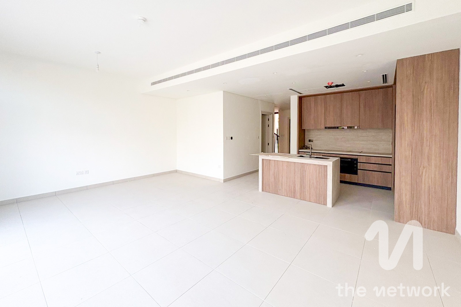Stunning Townhouse | Direct on Pool | Mortgageable