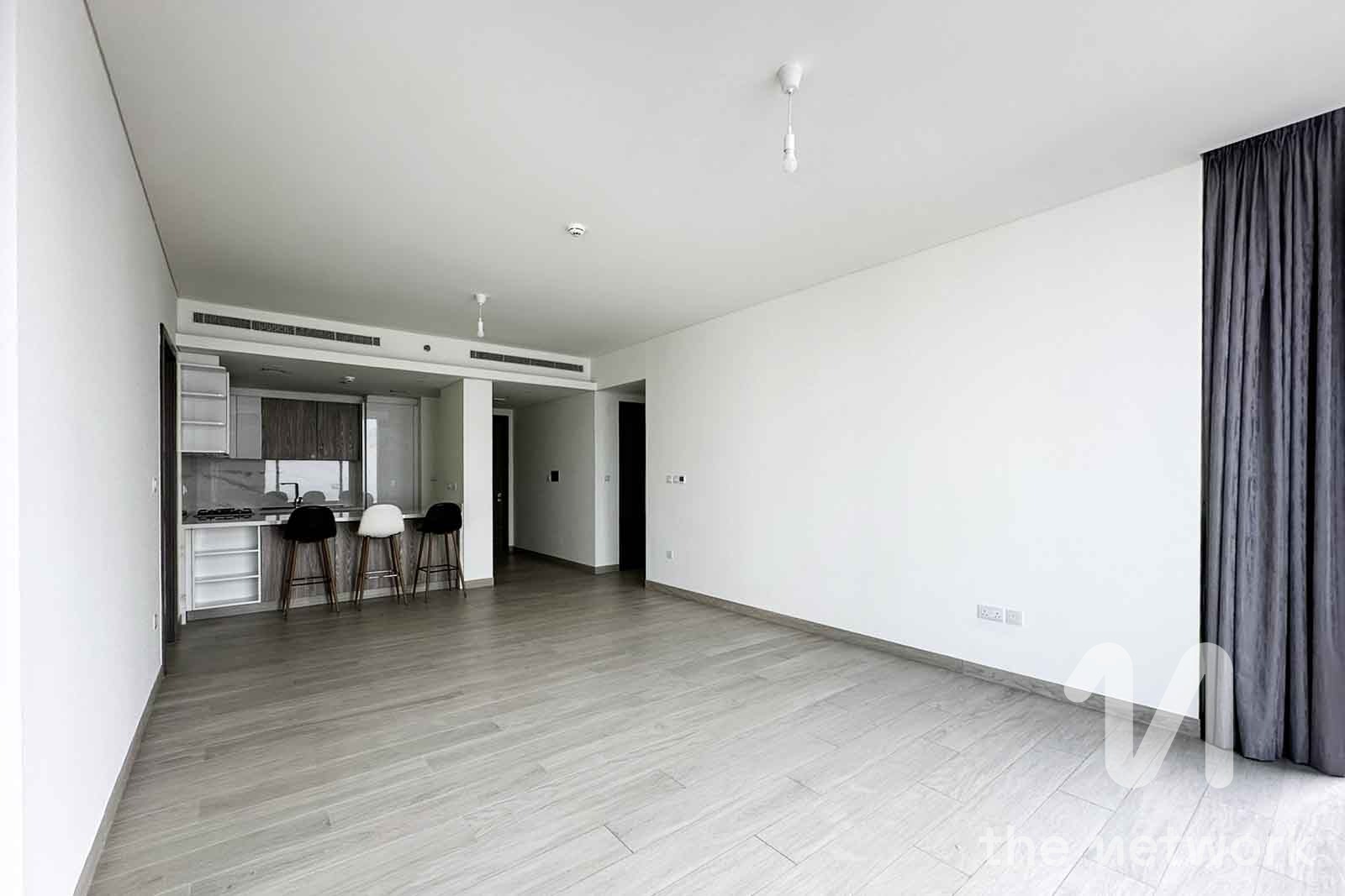 3 Beds | High Floor | Bright and Spacious