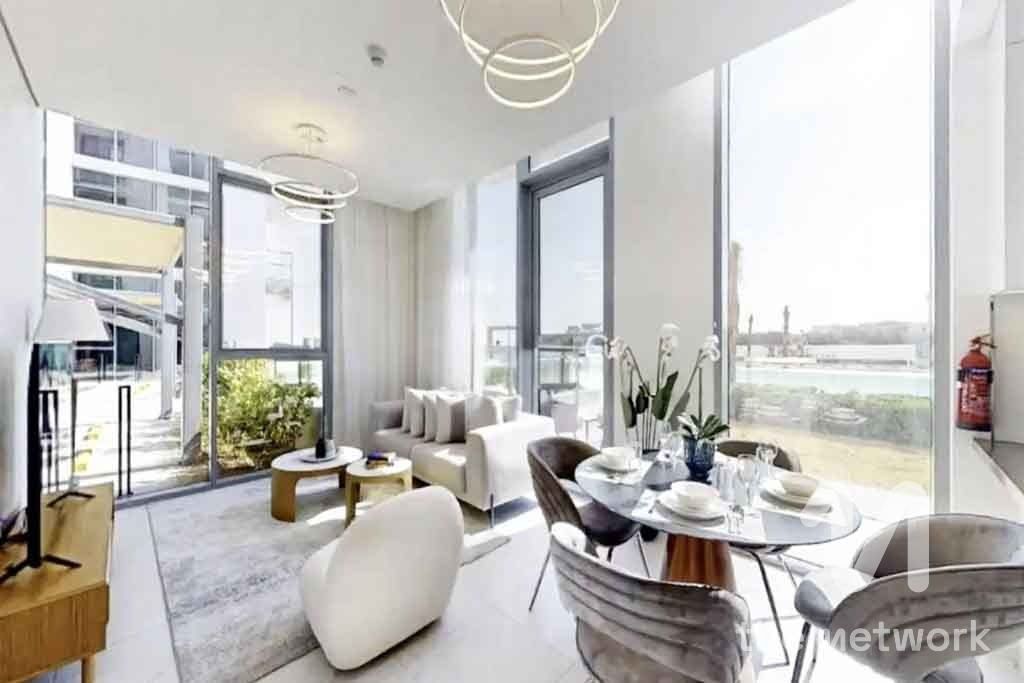 Available Now | Direct Entry to Lagoon | Spacious