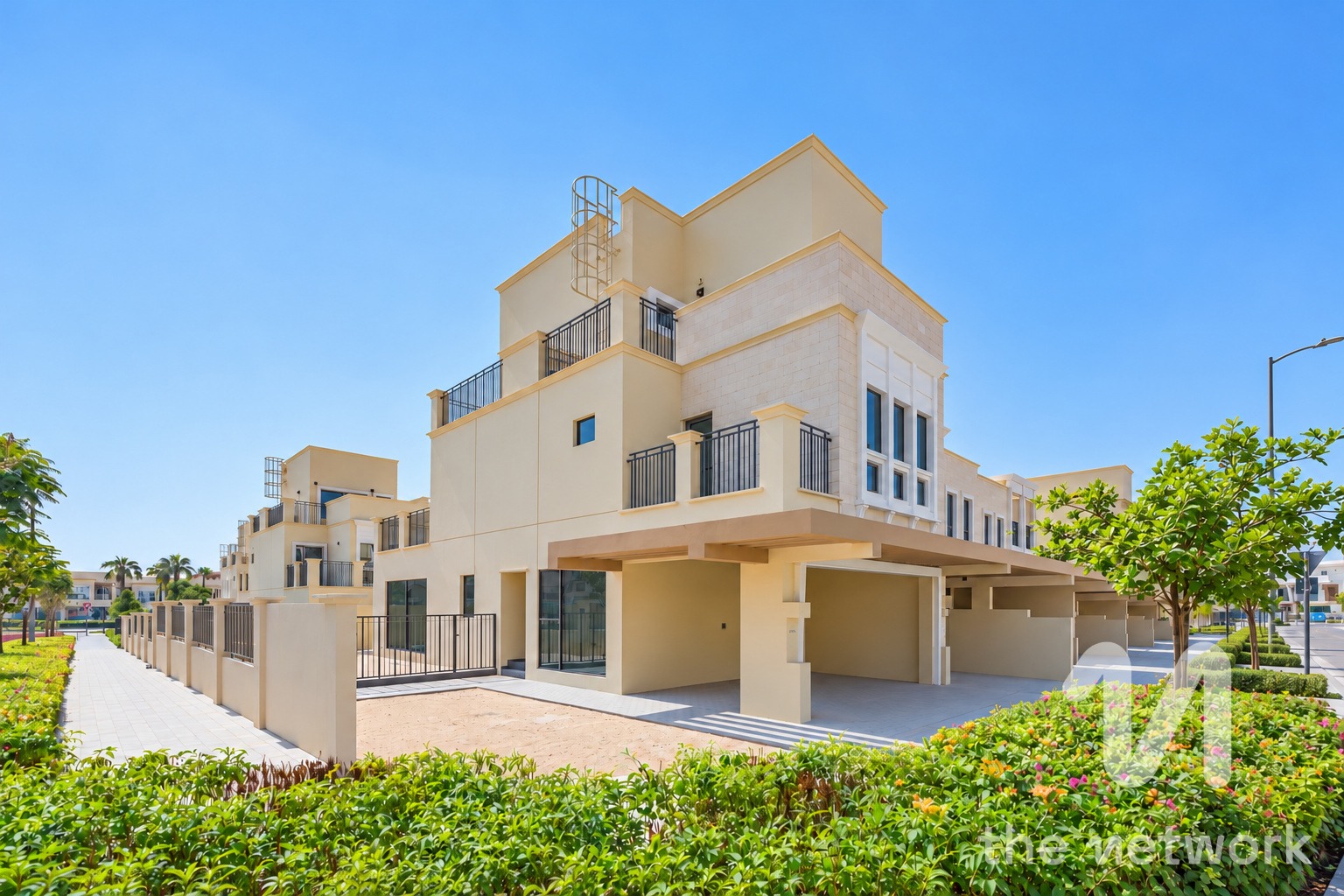 Luxurious 5BR Townhouse | Large Plot
