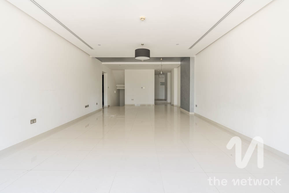 Triplex Townhouse | Private Garage | Enormous Size