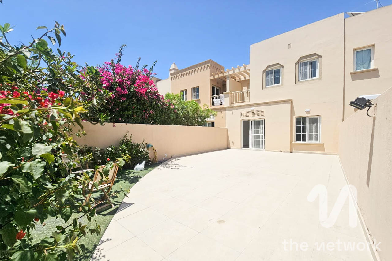 Upgraded | 2BR +Study | Vacant |
